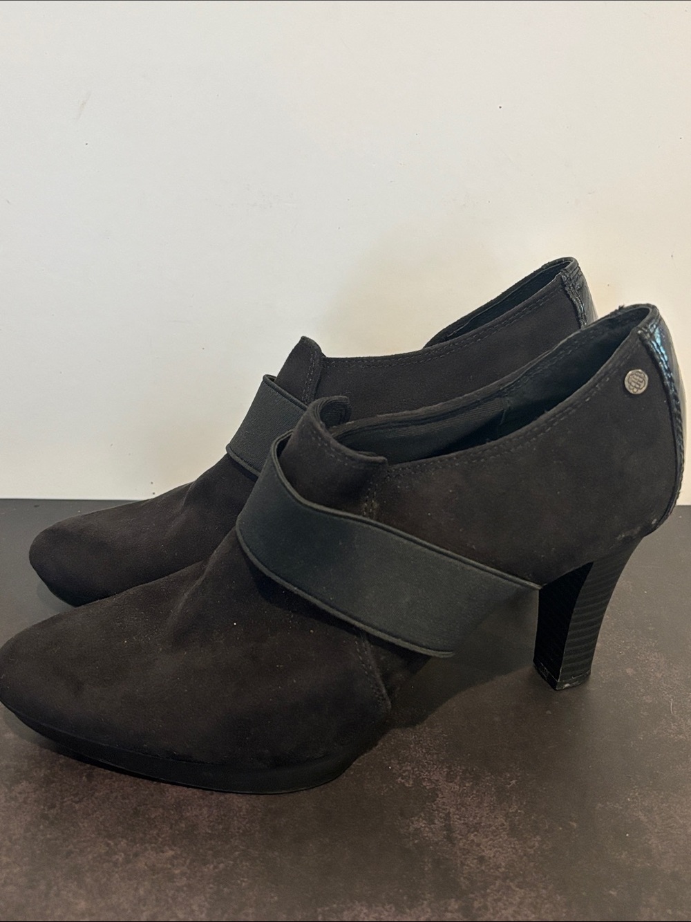 Dana Buchman Black Faux Suede Ankle Booties with Elastic Strap - Size 7.5